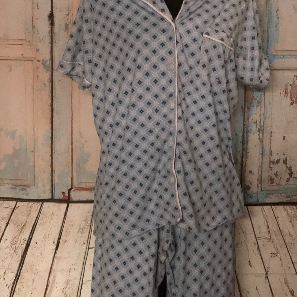 Women’s Liz Claiborne pajama set